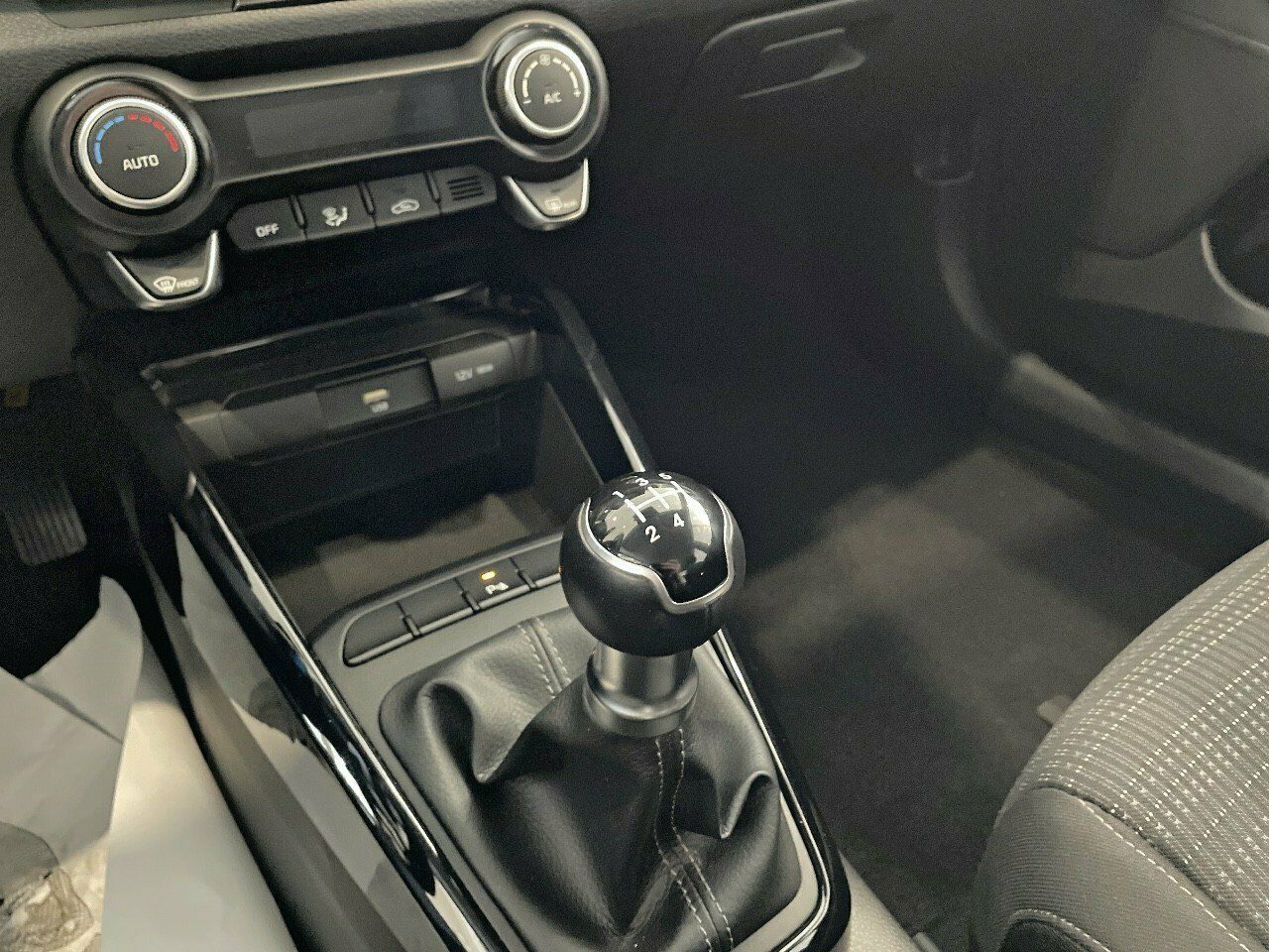 Kia Stonic 1.2 DPi 62kW (84CV) Concept BLANCO - Imagen 11